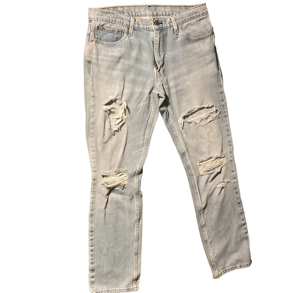 Mens size 33/32 Levi Straus distressed Jeans